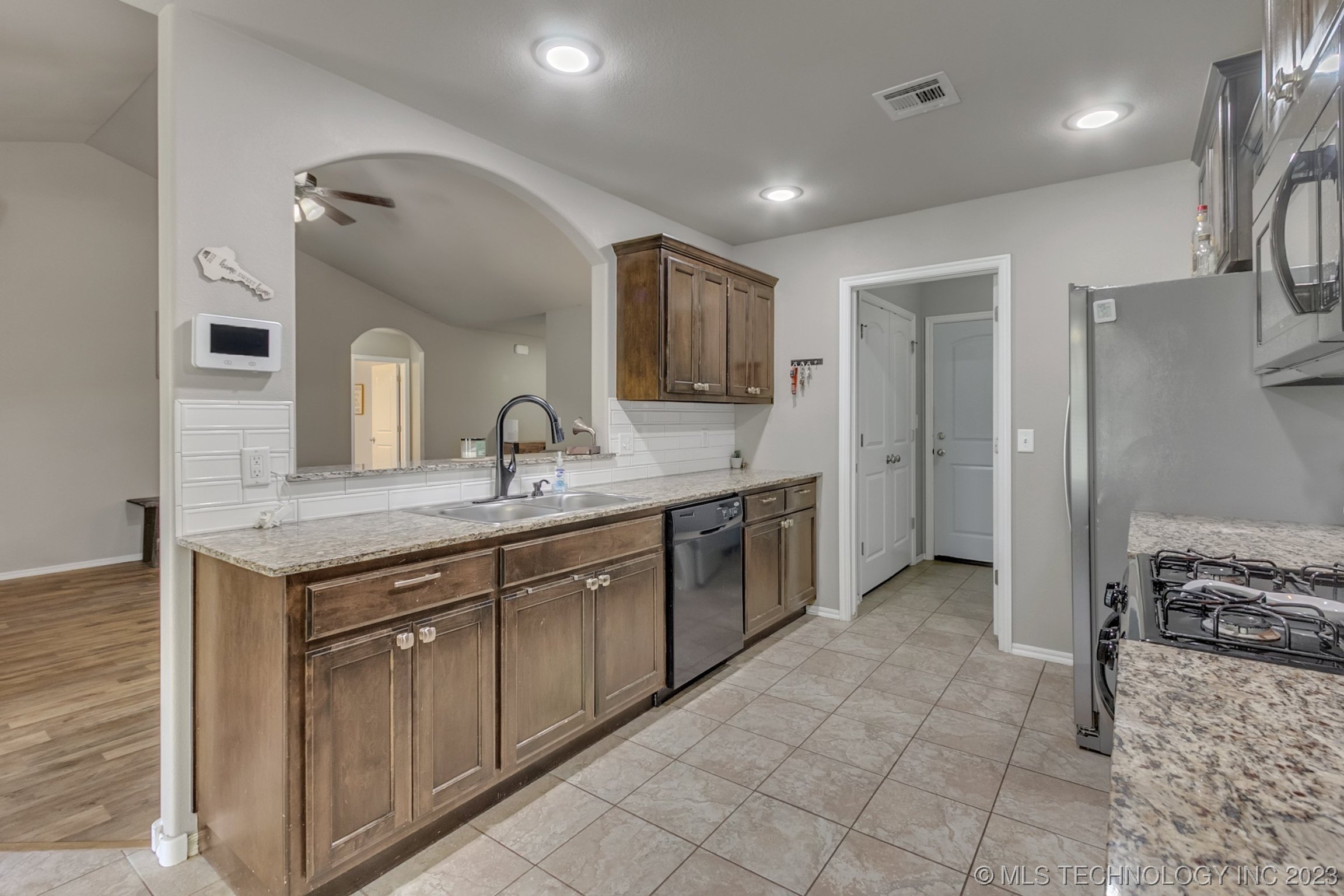 Photo 9 of 27 of 118 W 46th Street house