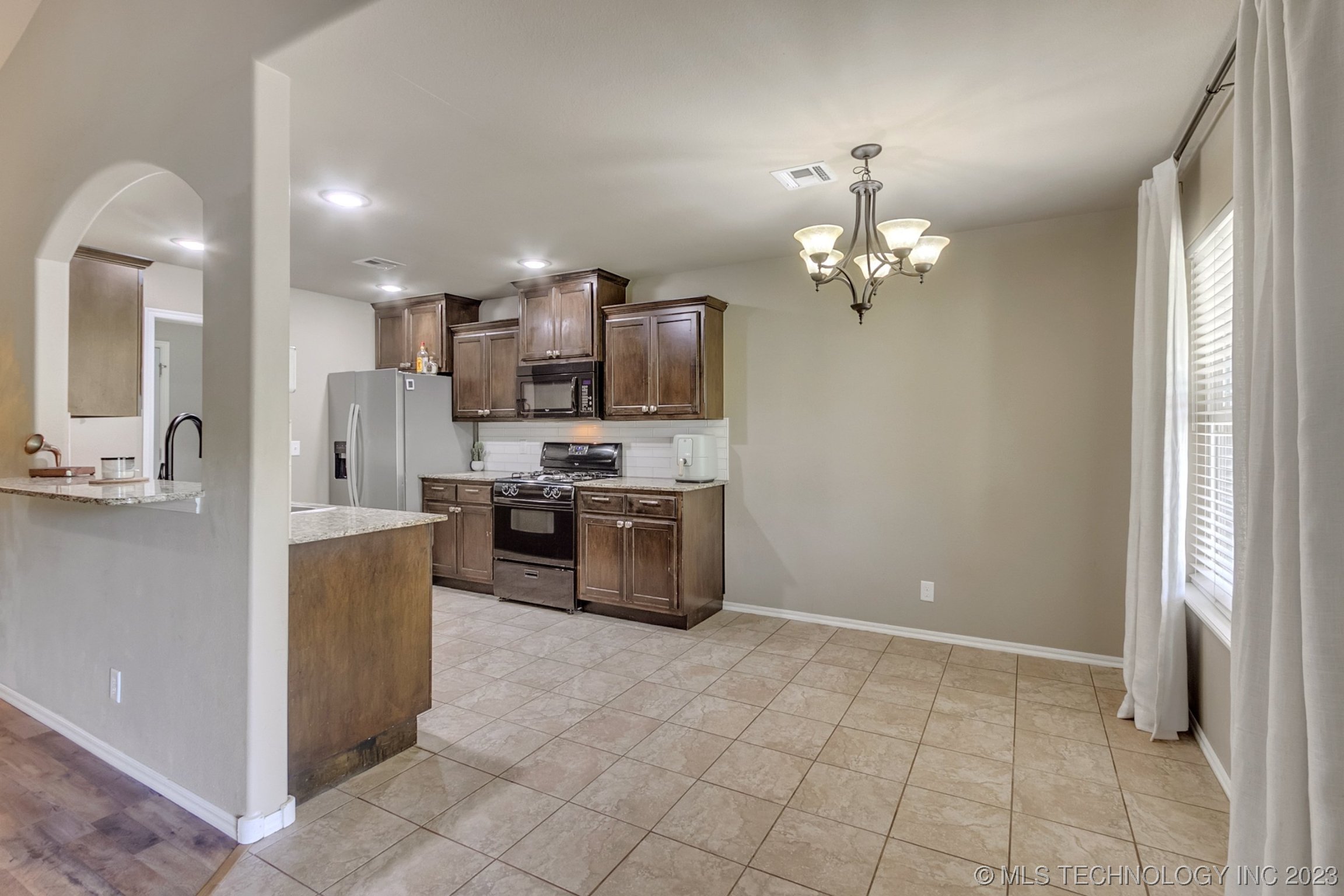 Photo 13 of 27 of 118 W 46th Street house