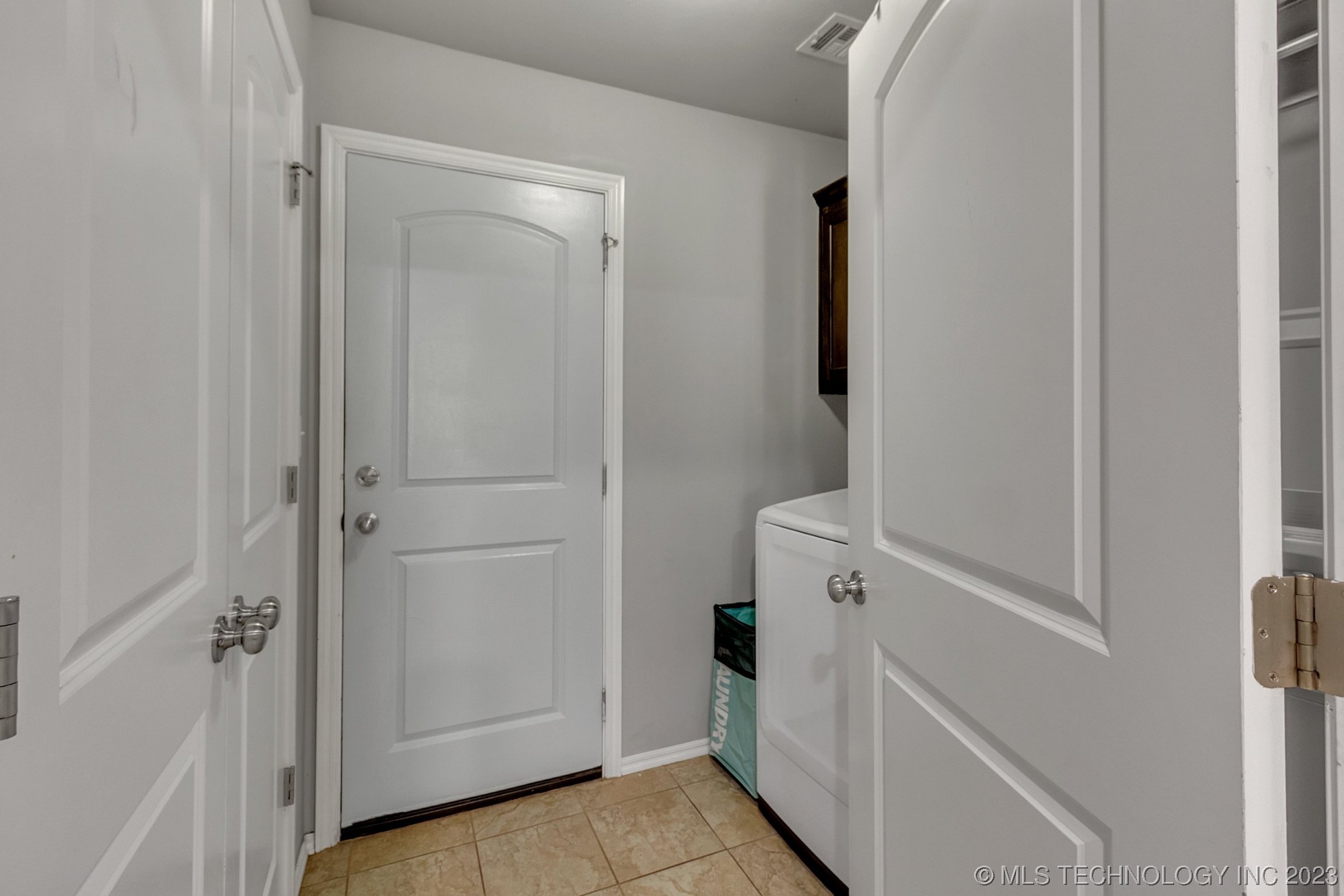 Photo 19 of 27 of 118 W 46th Street house