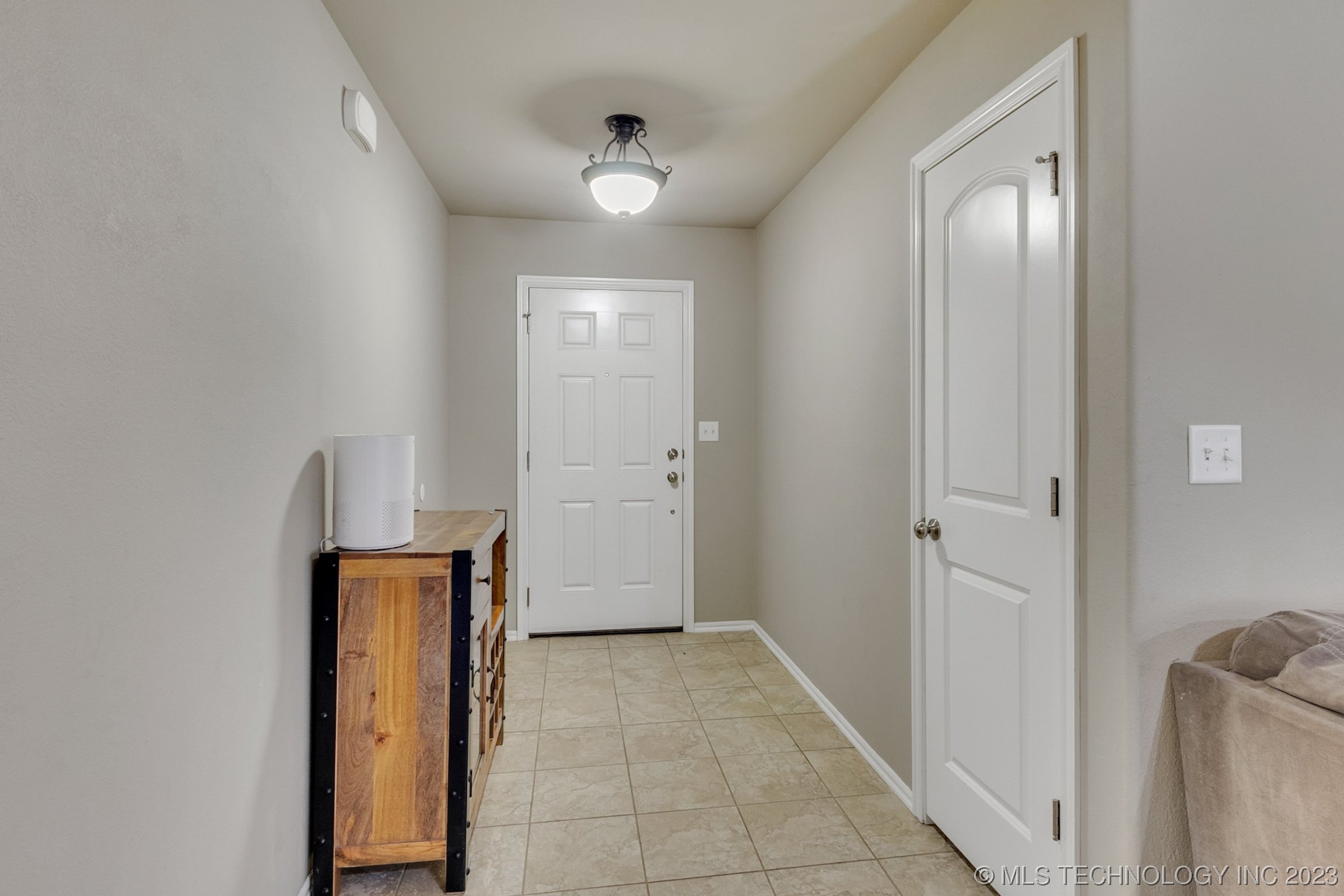 Photo 4 of 27 of 118 W 46th Street house