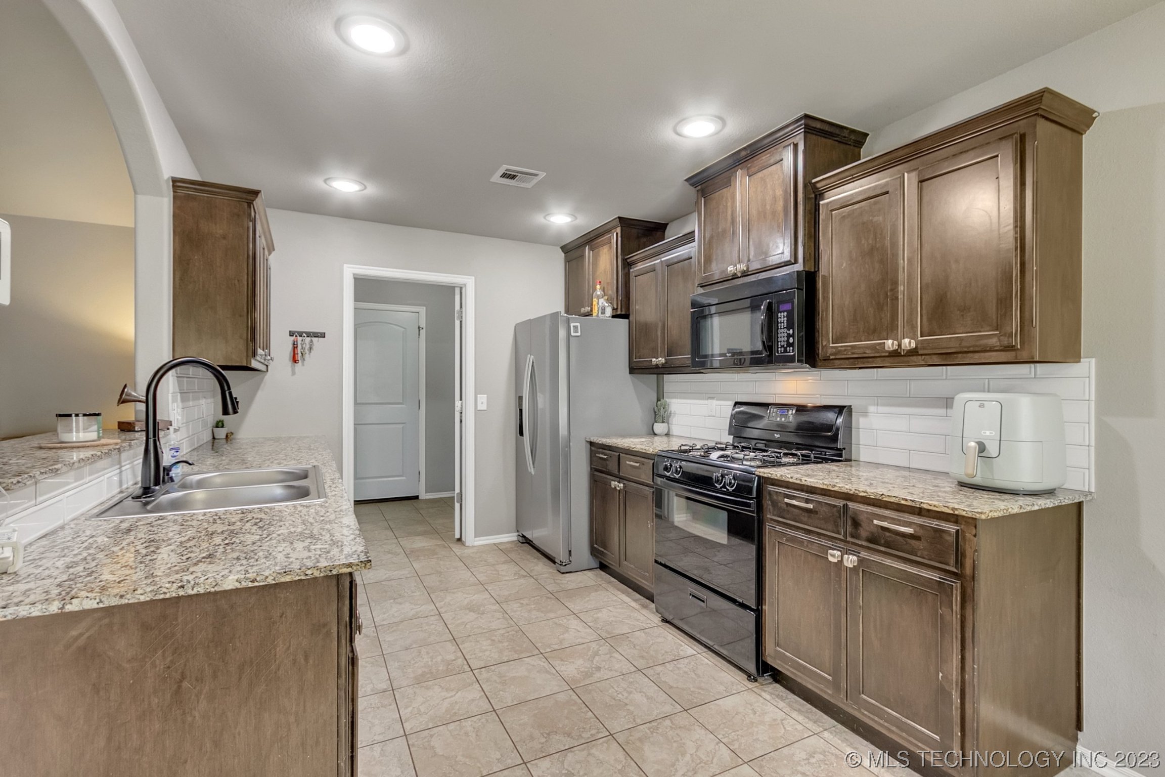 Photo 8 of 27 of 118 W 46th Street house
