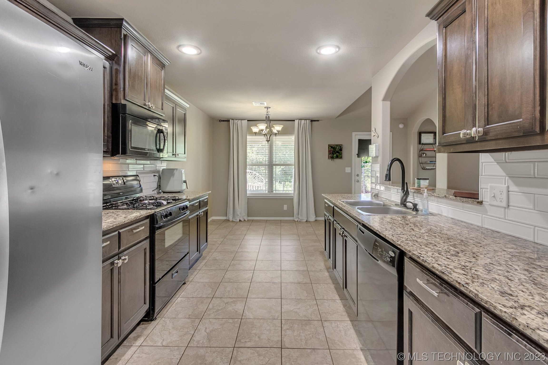 Photo 11 of 27 of 118 W 46th Street house