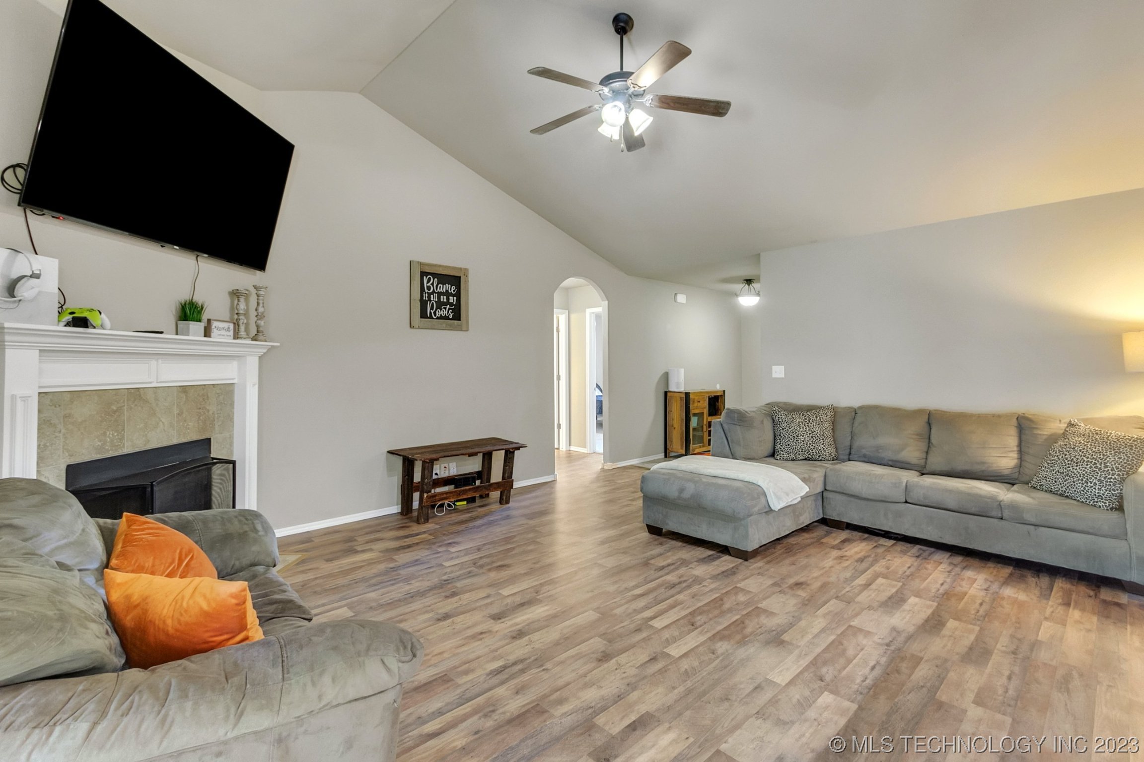Photo 7 of 27 of 118 W 46th Street house