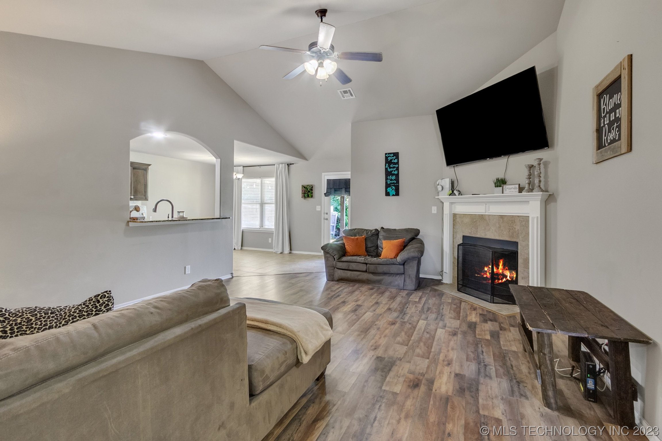 Photo 6 of 27 of 118 W 46th Street house