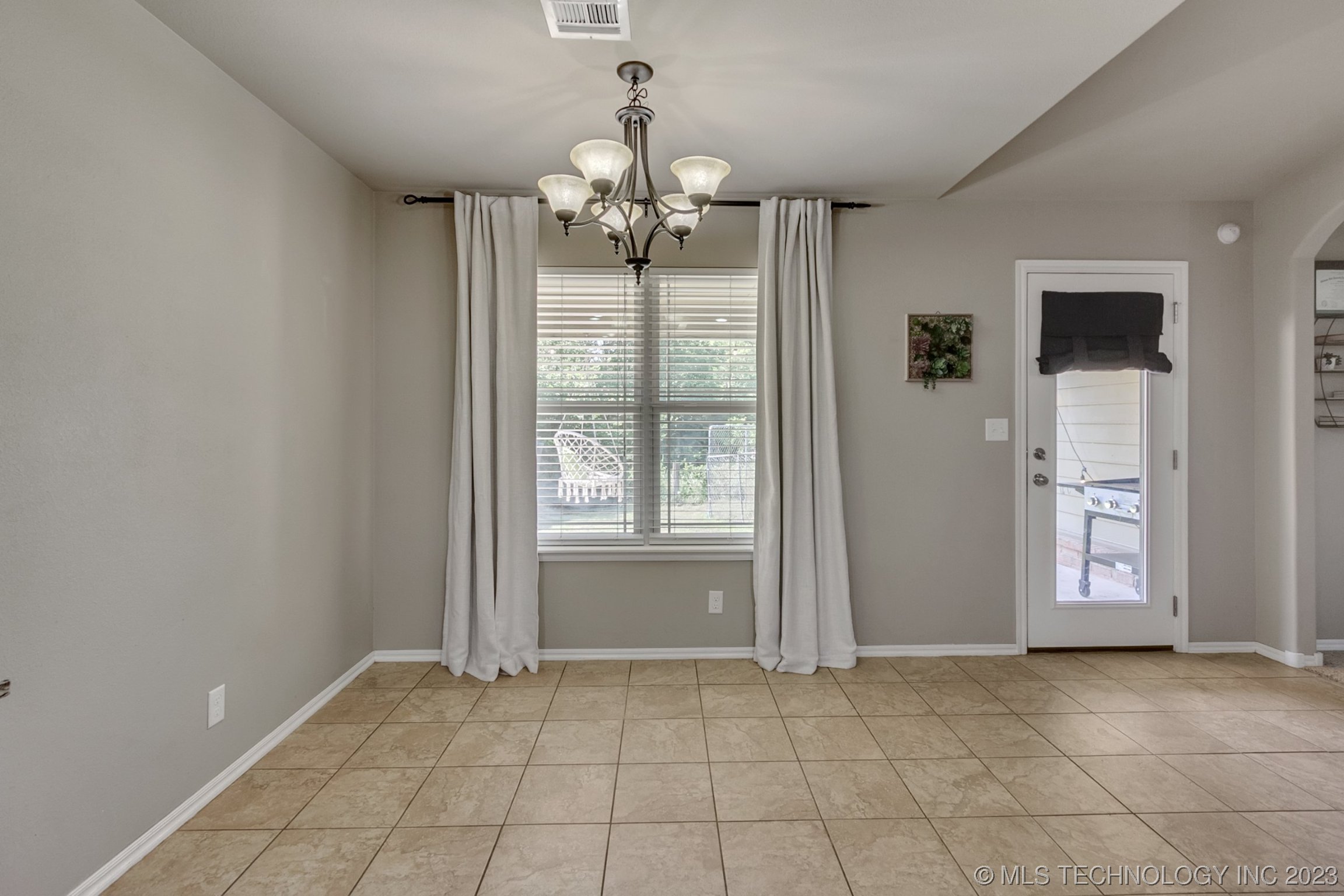 Photo 10 of 27 of 118 W 46th Street house