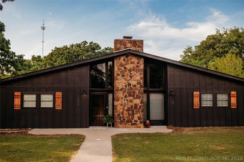 Photo of 206 Tanglewood CT, Lone Grove, OK 73443 (MLS # 2616995)