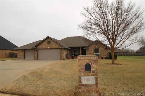 Photo of 1002 Springfield Court, Durant, OK 74701 (MLS # 2546910)