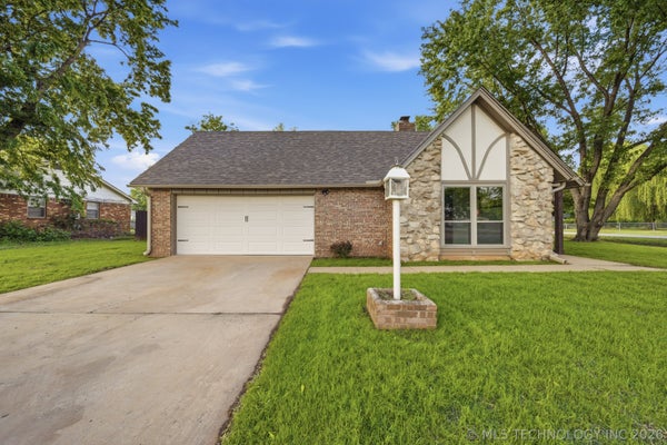 1007 W D ST, JENKS, OK 74037 - Image 6aaf71dd2d3f300dce061237d3c978ac/2182613445