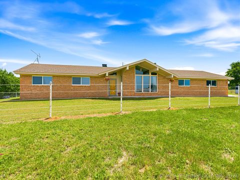 Photo of 17150 County Road 3490, Ada, OK 74820 (MLS # 2617106)