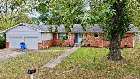 Photo of 507 NW 2nd Street, Checotah, OK 74426 (MLS # 2635939)