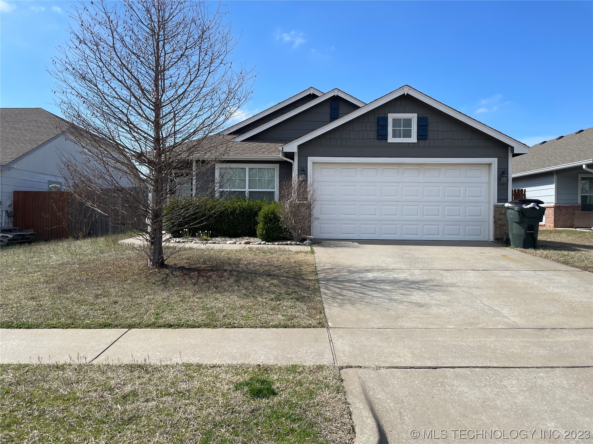 Photo 1 of 24 of 11086 N 116th Avenue house