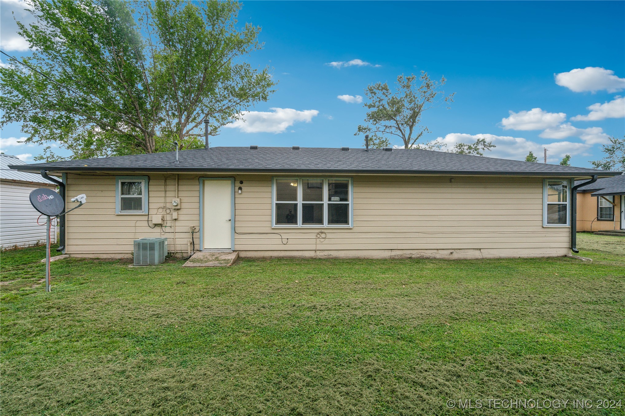 Photo 11 of 53 of 327 S Wewoka Avenue house