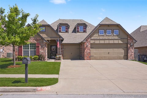 Photo of 17527 E 43rd Street, Tulsa, OK 74134 (MLS # 2616837)