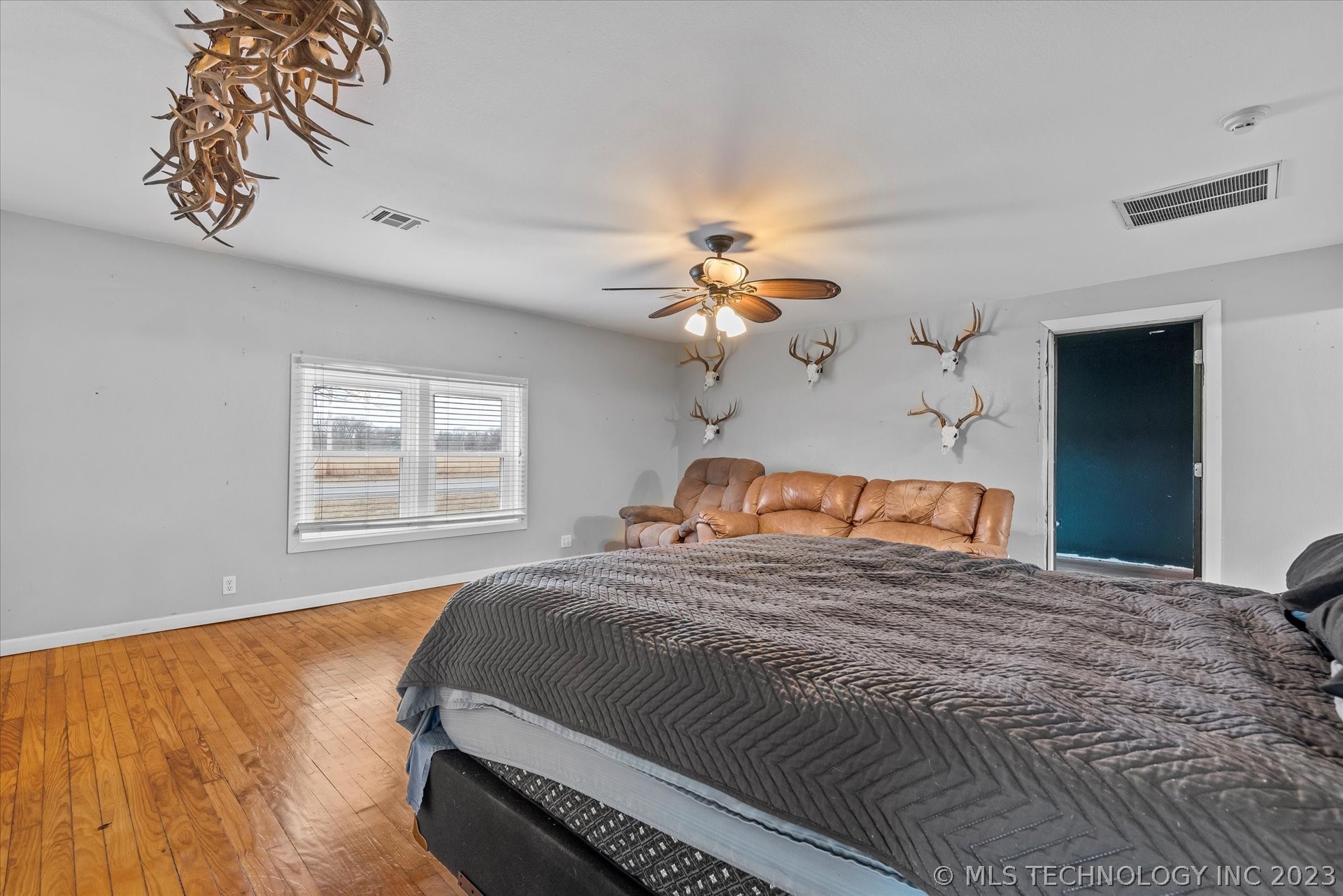 Photo 6 of 19 of 2410 E Durham Road house