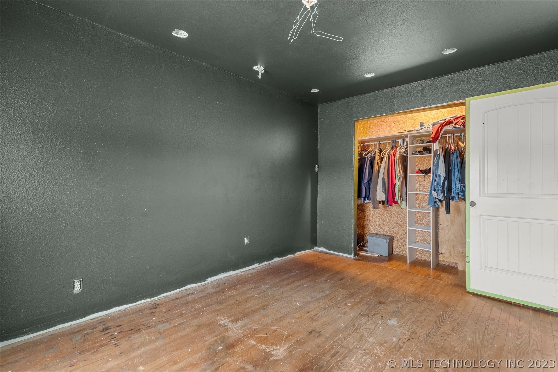Photo 16 of 19 of 2410 E Durham Road house