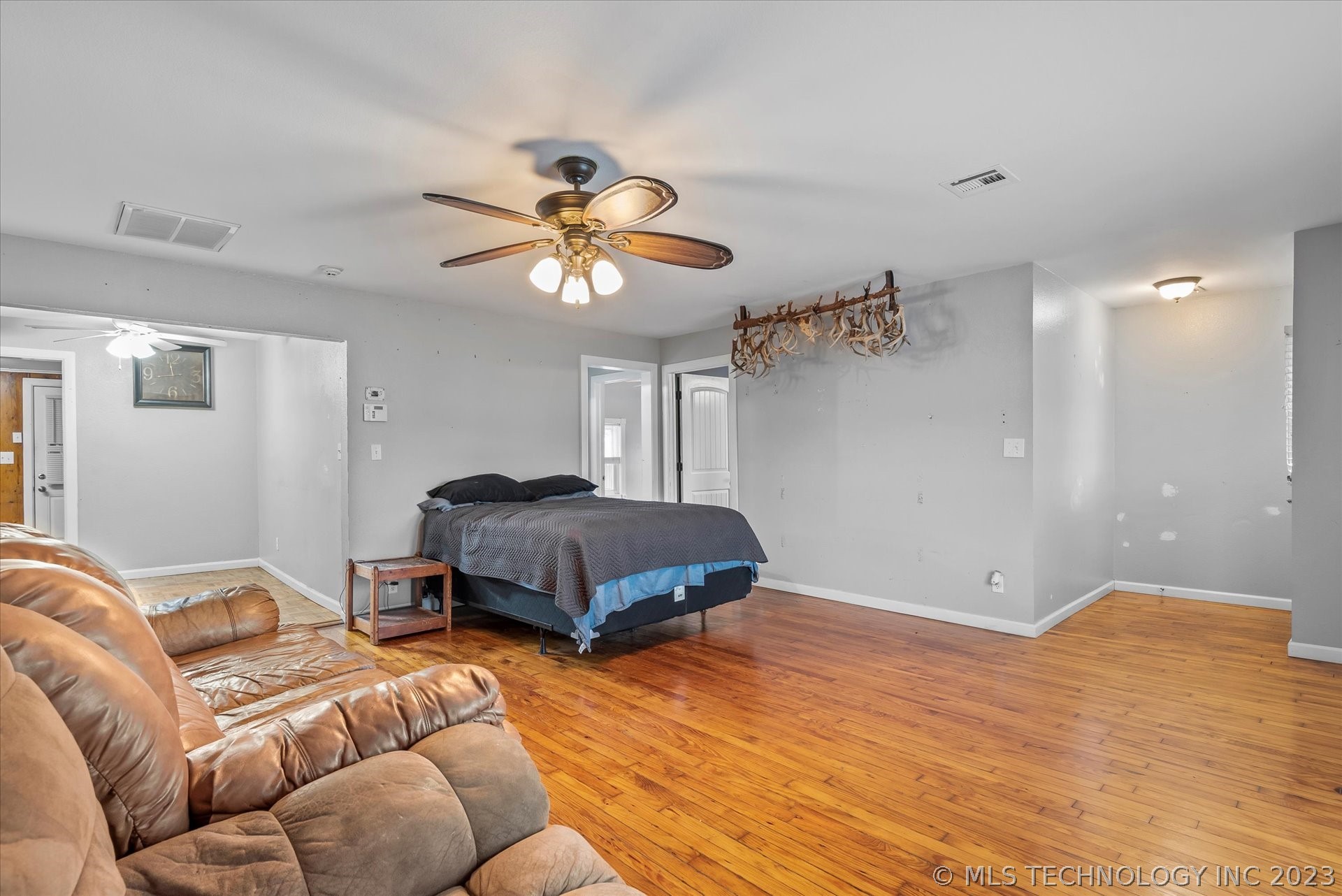 Photo 5 of 19 of 2410 E Durham Road house