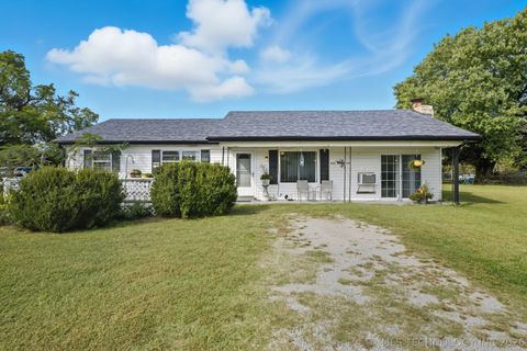 Photo of 300 W Weldon Avenue, Copan, OK 74022 (MLS # 2607766)