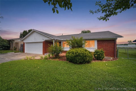 Photo of 616 E Main Street, Collinsville, OK 74021 (MLS # 2625387)