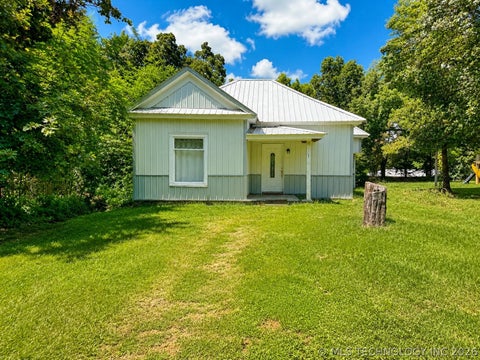 Photo of 1103 Ida Way, Tahlequah, OK 74464 (MLS # 2624246)