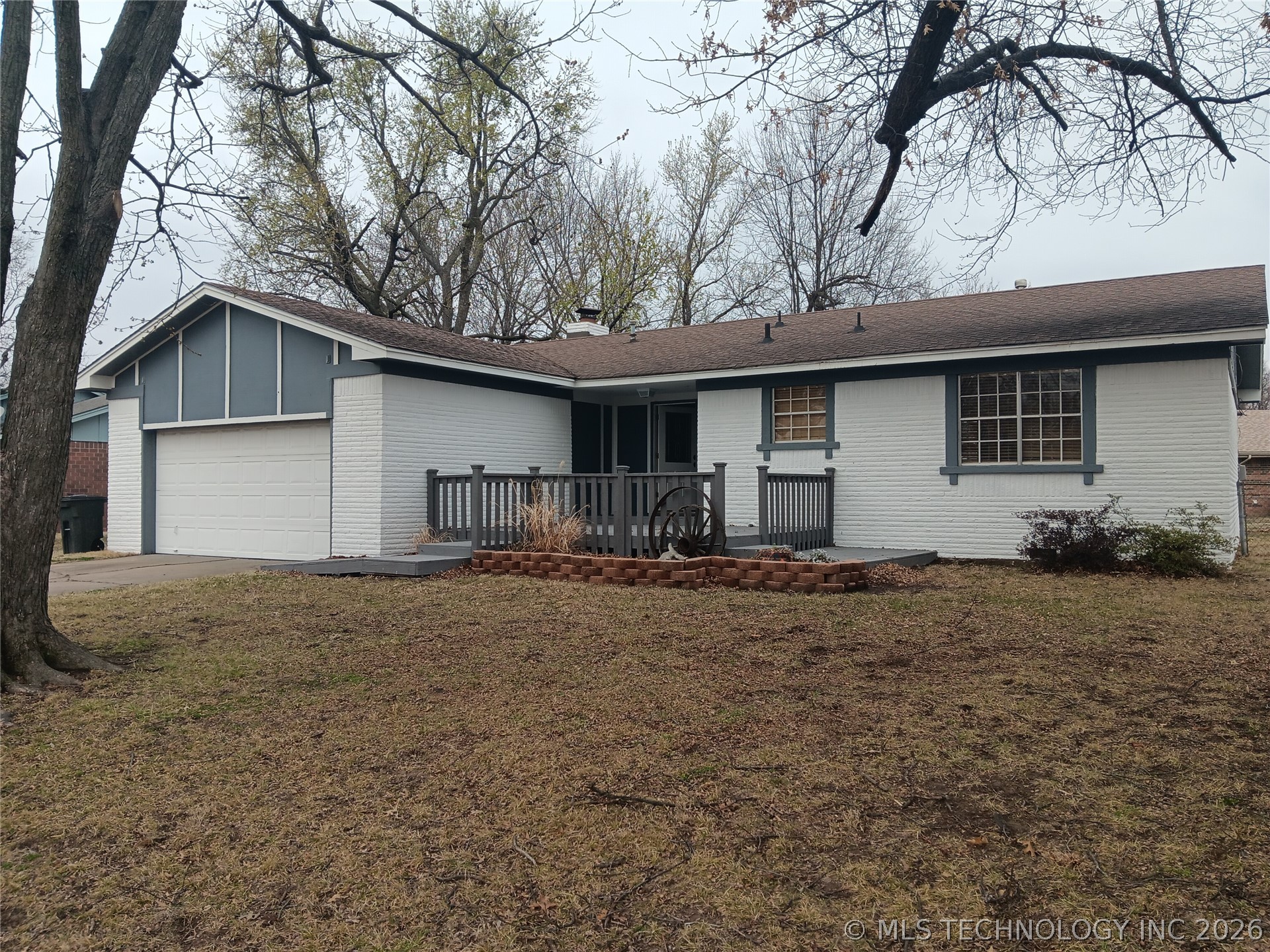 Photo 1 of 9 — 1001 S Colonial Drive, Pryor, OK 74361