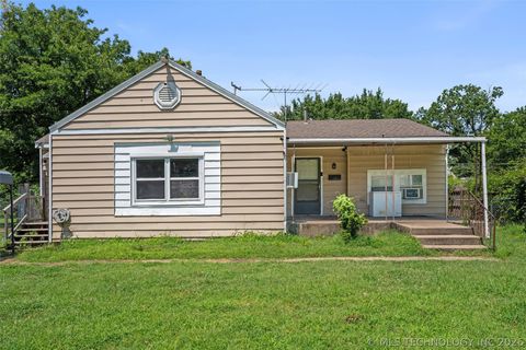Photo of 313 N Santa Fe Avenue, Bartlesville, OK 74003 (MLS # 2625467)