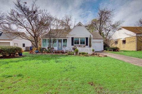 Photo of 2258 S Delaware Court, Tulsa, OK 74114 (MLS # 2617136)