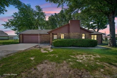 Photo of 9272 E Misty Drive, Claremore, OK 74019 (MLS # 2616790)