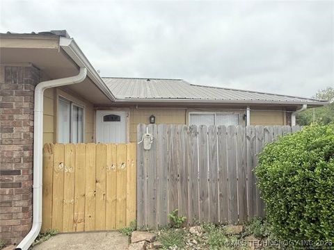 Photo of 101 Doris Drive #22, Sallisaw, OK 74955 (MLS # 2601169)