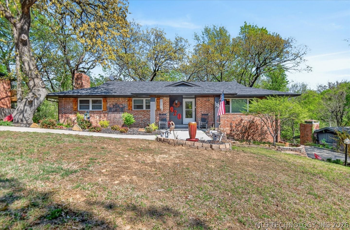 Photo 1 of 39 — 930 Briarwood Drive, Bartlesville, OK 74006