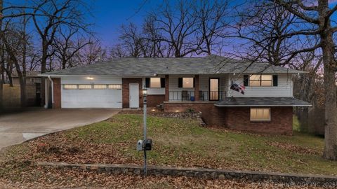 Photo of 13266 S Spruce Lane, Claremore, OK 74017 (MLS # 2622898)