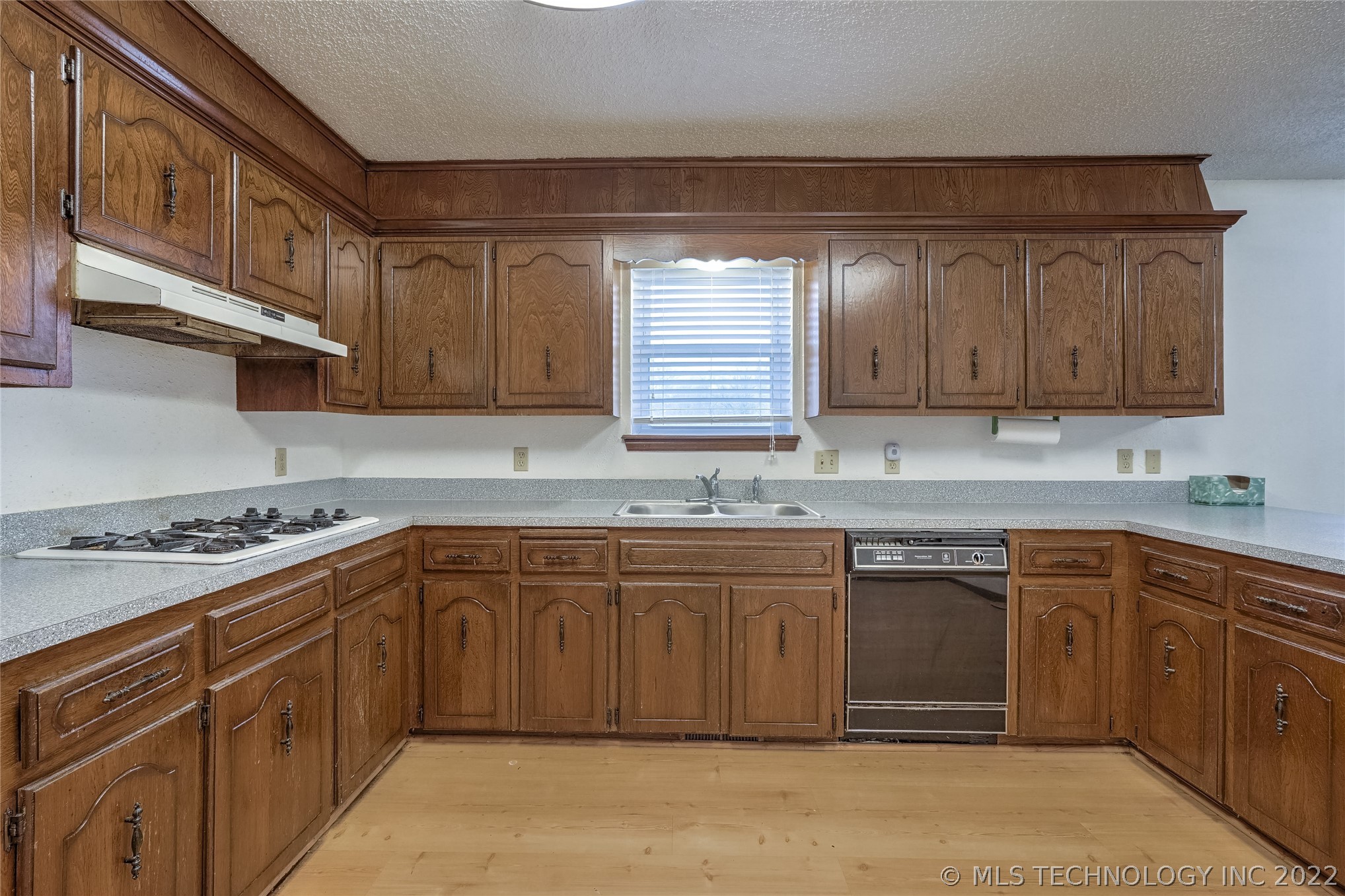 Photo 10 of 28 of 9810 N 165th Avenue house
