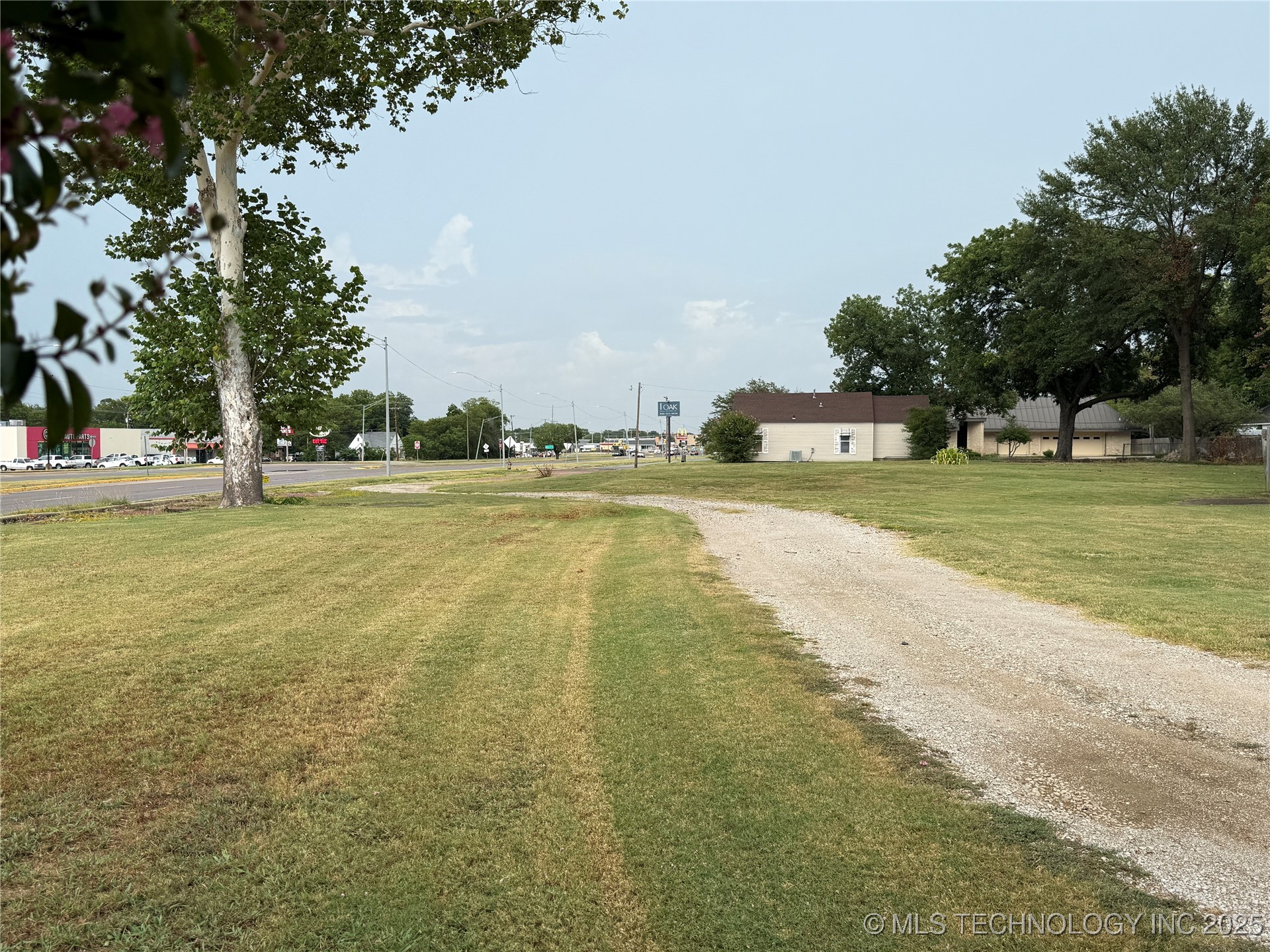 Photo 1 of 10 — 1410 W Broadway, Ardmore, OK 73401