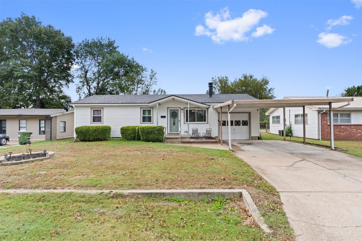 Photo 1 of 30 — 318 E Maple Street, Skiatook, OK 74070