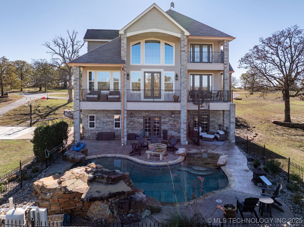 721 Lakeside Circle