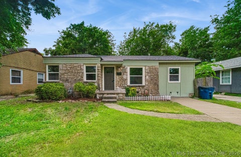 Photo of 848 N Gary Place, Tulsa, OK 74110 (MLS # 2622892)