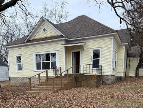 Photo of 611 Goingsnake, Tahlequah, OK 74464 (MLS # 2602624)