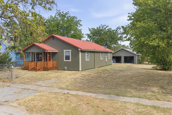 310 SINCLAIR ST, HEALDTON, OK 73438 - Image 738aa00a02babd47a9a70c57f975bffb/272682784