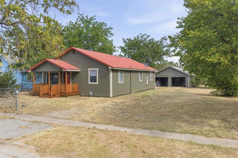 Photo of 310 Sinclair Street, Healdton, OK 73438 (MLS # 2631334)