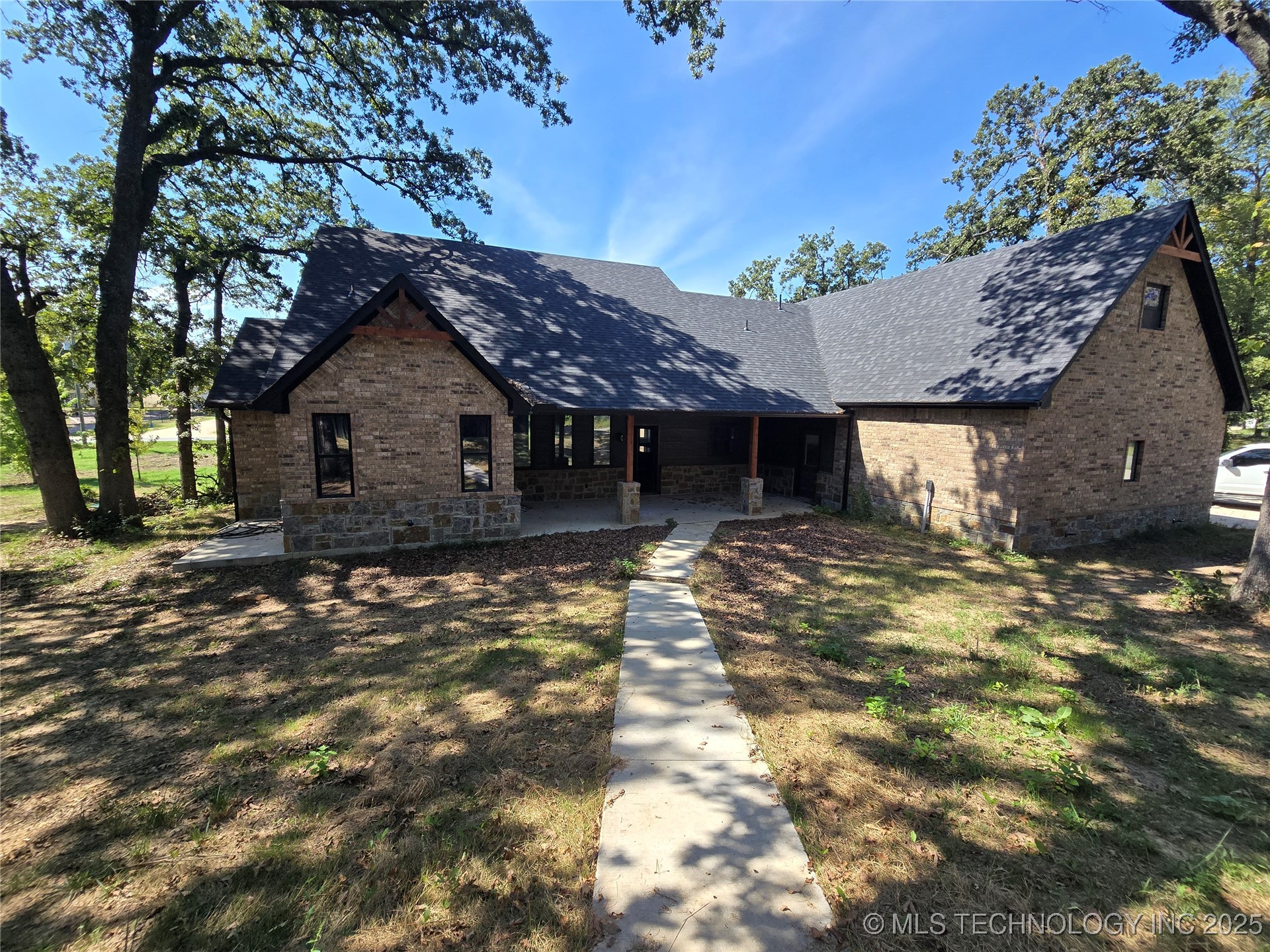 1409 Woodland Circle