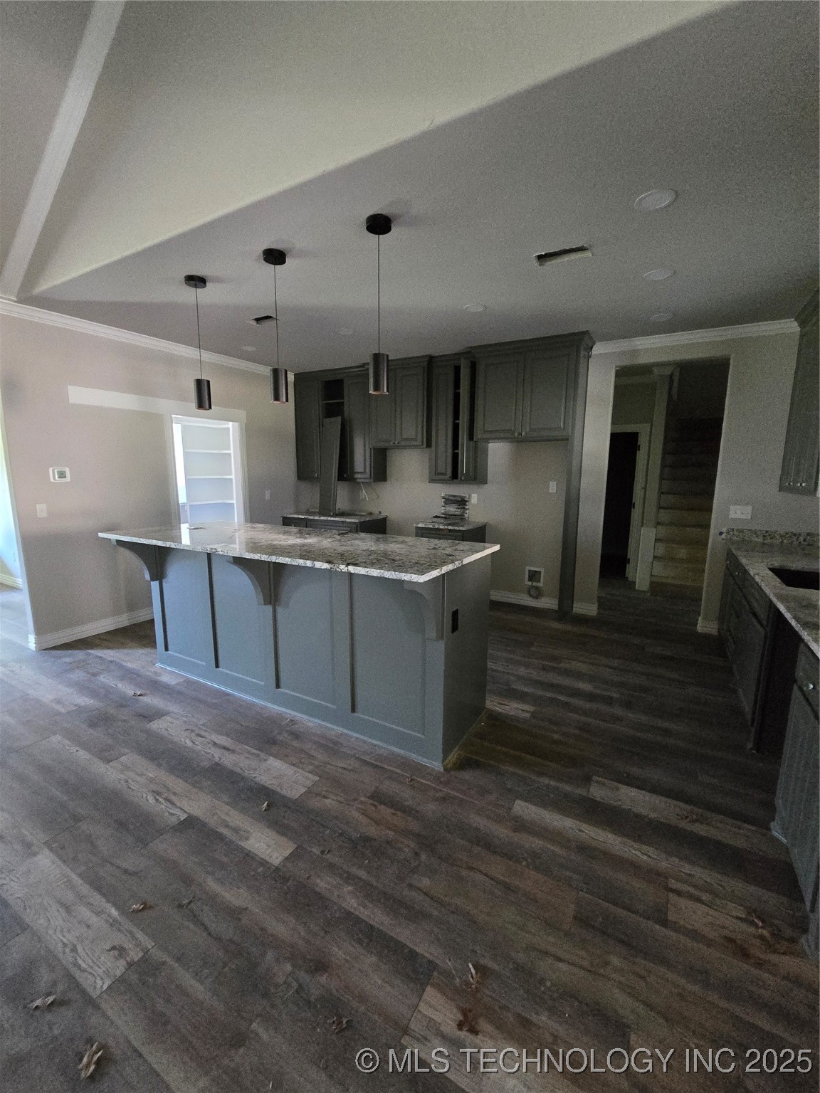 1409 Woodland Circle