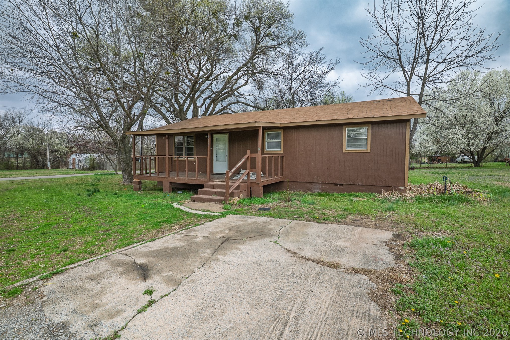Photo 1 of 23 — 511 E 6th Street, Hulbert, OK 74441