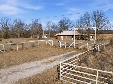 Photo of 98426 Us Highway 59, Sallisaw, OK 74955 (MLS # 2604939)