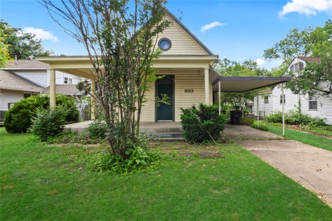 Photo of 910 SE Wyandotte Avenue, Bartlesville, OK 74003 (MLS # 2637896)