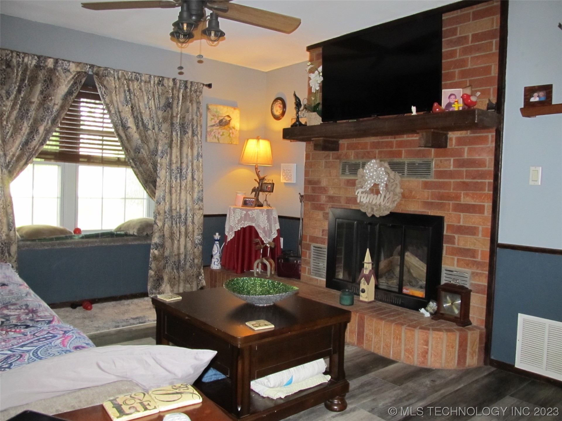 Photo 6 of 17 of 205 Chaparral house