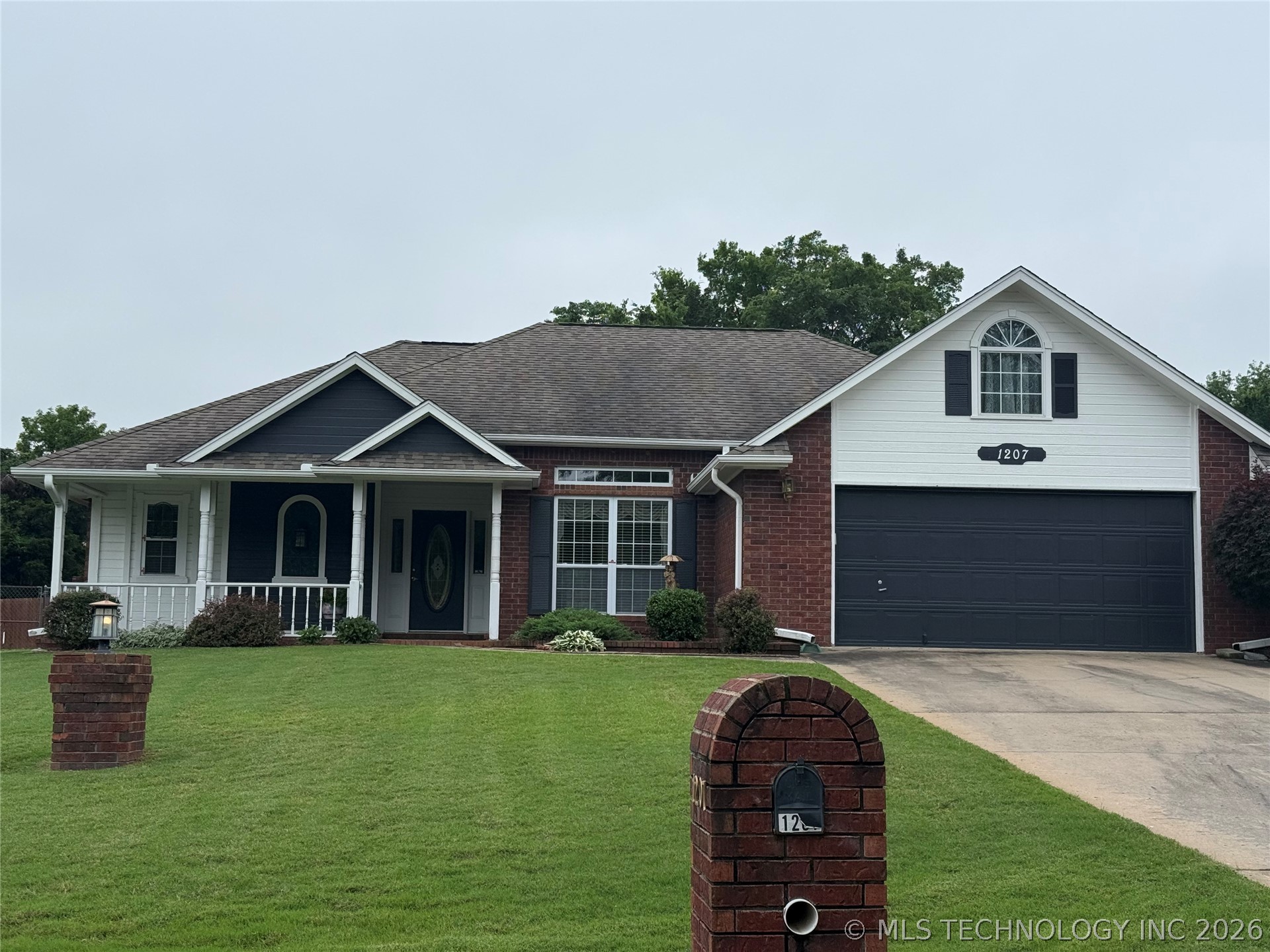 1207 Grandview AVE, Fort Gibson, OK 74434 — MLS #2618578 — Main listing photo
