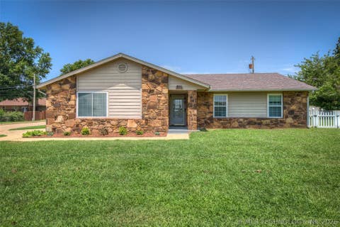 Photo of 611 W 46th Place S, Sand Springs, OK 74063 (MLS # 2625204)