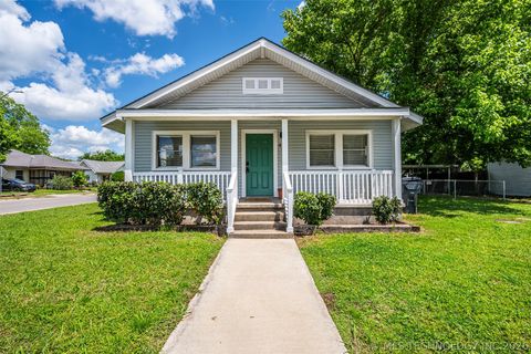 Photo of 422 NW A Street, Ardmore, OK 73401 (MLS # 2615164)