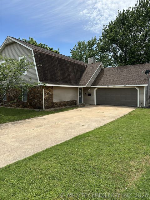 Photo of 1806 N Ironwood Avenue, Broken Arrow, OK 74012 (MLS # 2617292)