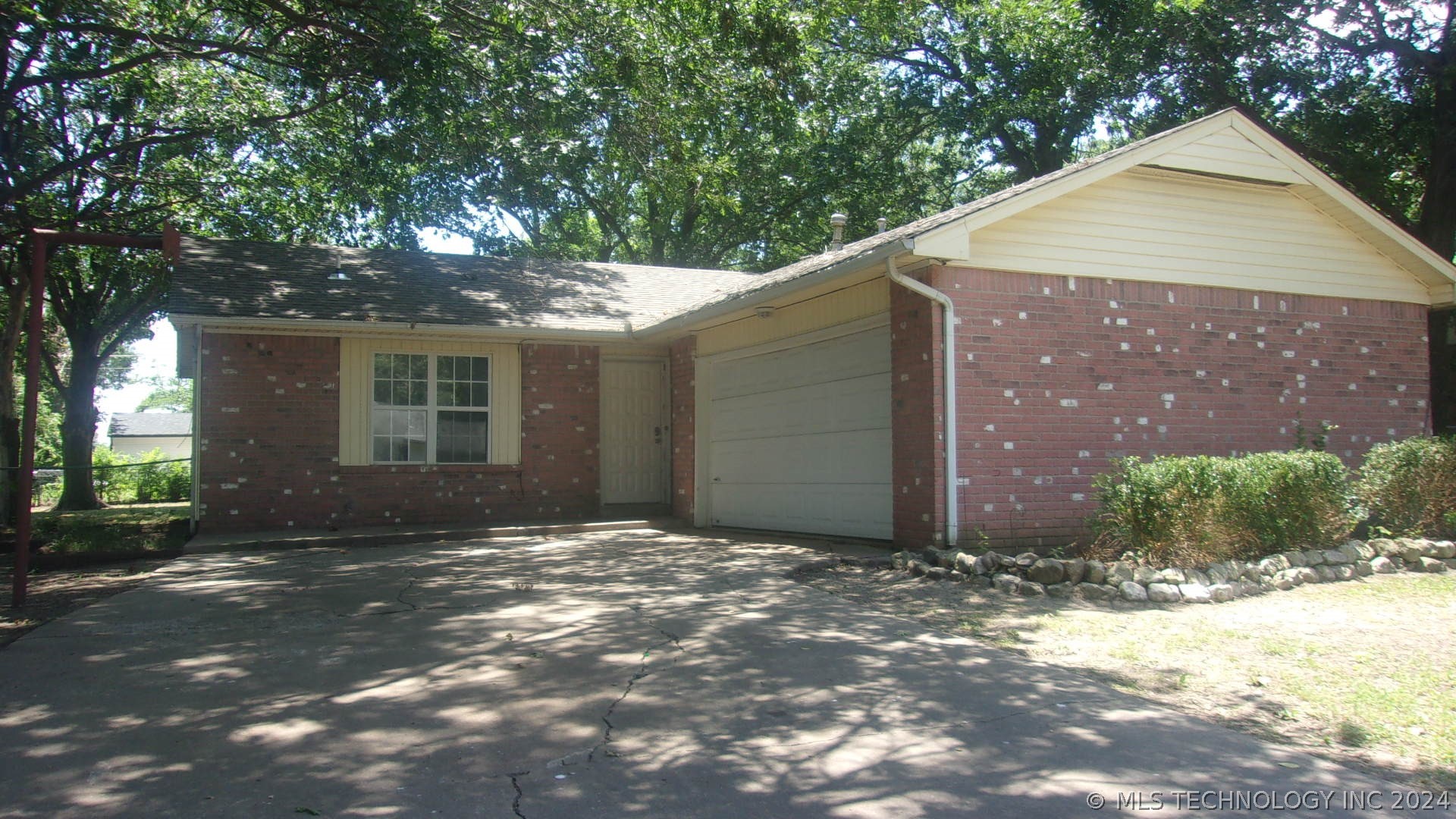View Claremore, OK 74017 house