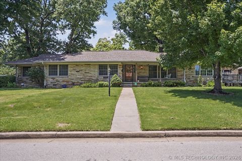 Photo of 2882 S Florence Avenue, Tulsa, OK 74114 (MLS # 2621560)